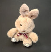 Breloc Iepuraș de pluș bej cu fundiță și lăbuțe cu cristale – 14cm